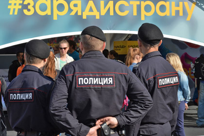 Депутат предложил запретить полицейским и врачам курить