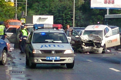 Крупная авария произошла на улице Свободы в Москве
