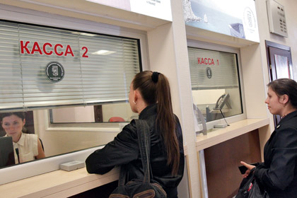 Доллар упал ниже 34 рублей впервые с января