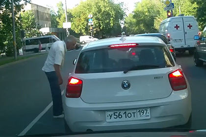 Сбившего мужчину водителя BMW задержали