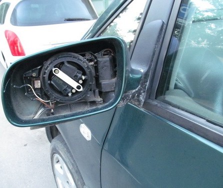 Абаканец разгромил припаркованные во дворе иномарки