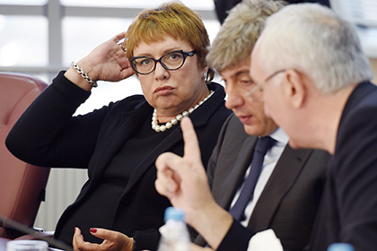 Президент «Локомотива» предложила засыпать поле в Перми кокосовой крошкой