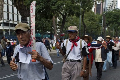 В Мексике фермеры заблокировали автобус с российскими туристами