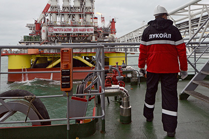 «Лукойл» начал заключать контракты с международными подрядчиками в рублях