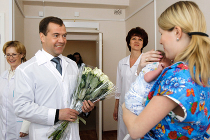 Многодетным семьям в 2015 году власти выплатят 12,9 миллиарда рублей