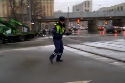 Полицейским в России разрешили проявлять хорошее настроение