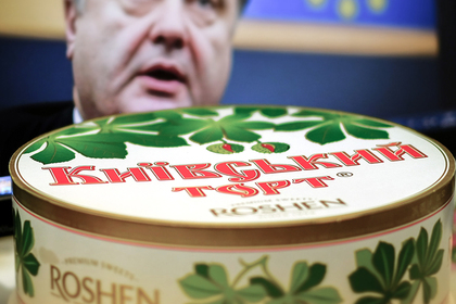 В Киеве разгромили четыре кондитерских магазина Roshen