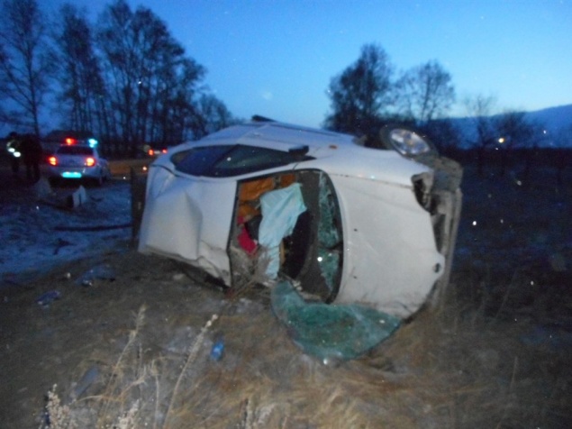 Молодые супруги разбились на трассе в Хакасии