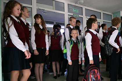 В Госдуме усомнились в необходимости ежедневного исполнения гимна в школе