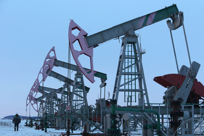 Цена на нефть опустилась ниже 58 долларов за баррель