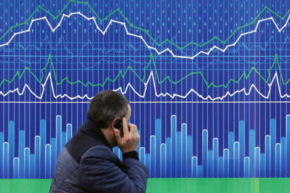 Курсы доллара и евро упали до годового минимума