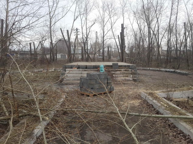 В Ачинске убрали памятник рабочим фронтовикам