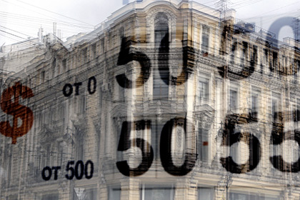 Доллар упал на бирже до минимума с начала года