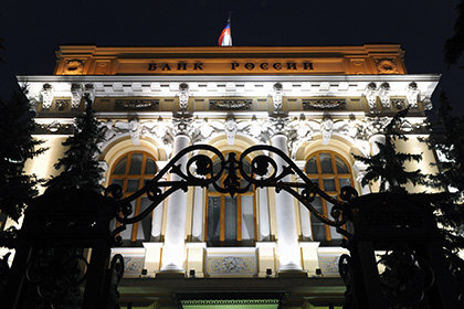 ЦБ снизил официальный курс доллара на полтора рубля
