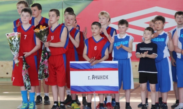 Состоялось торжественное открытие первенства города по баскетболу среди юношей, посвященного 70–летию победы в Великой Отечественной войне