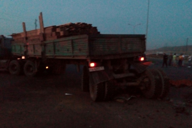 В Туве 4 человека погибли при столкновении «КамАЗа» и иномарки