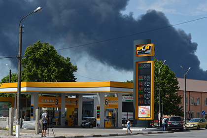 Россия предложила Украине помощь в тушении пожара на нефтебазе