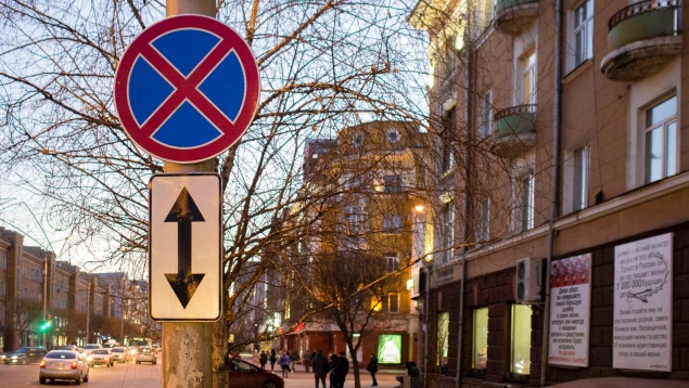 Эвакуировать автомобиль при водителе не будут