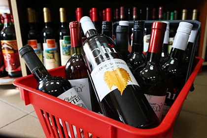 Минсельхоз пообещал оставить россиянам импортное вино и шоколад