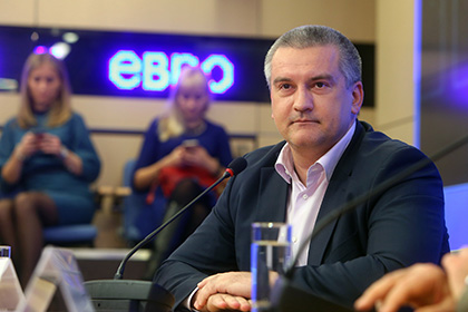 Аксенов предложил защитить российское вино от импорта