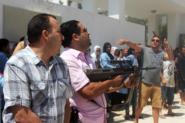 Кровавая пятница в Тунисе. Кто и зачем устроил теракт на пляже