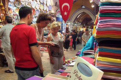 Траты россиян за рубежом в 2015 году снизились почти на треть