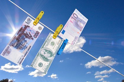 Вор разобрал стену в квартире и украл 6 миллионов рублей