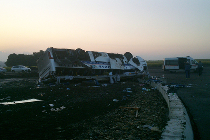 В Ростовской области перевернулся автобус