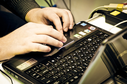 Путин поручил ужесточить наказание за публикацию в сети информации о наркотиках