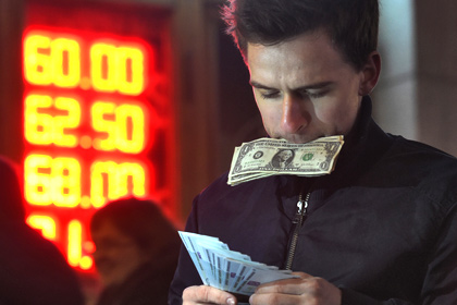 Курс доллара превысил 60 рублей впервые за четыре месяца