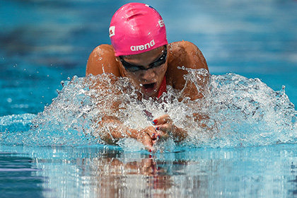 Отбывшая дисквалификацию российская пловчиха выиграла золото на ЧМ в Казани