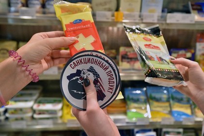 СМИ узнали о планах признать поедание санкционных продуктов преступлением