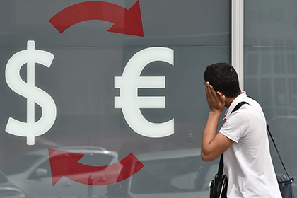 Курс доллара поднялся выше 64 рублей впервые с февраля