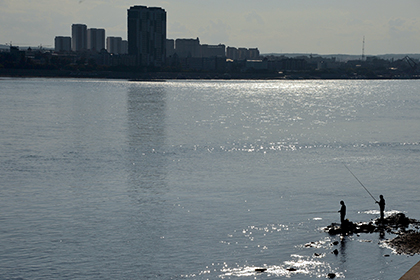 Китаец попытался приплыть в Россию на надувном матрасе