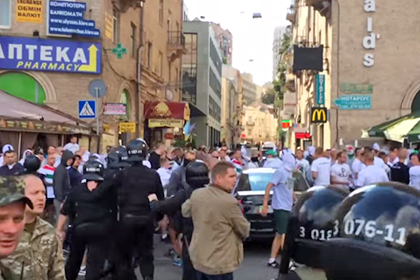 Фанаты киевского «Динамо» и поляки подрались на майдане Незалежности