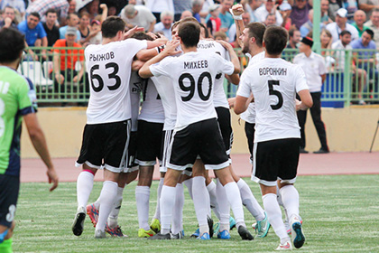 Команда Карпина одержала первую победу в ФНЛ