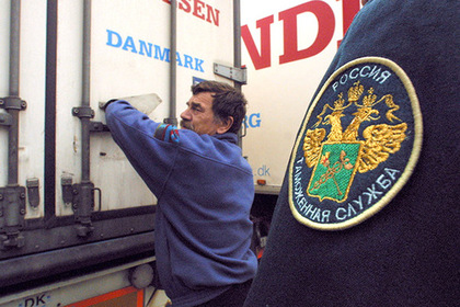 Импорт санкционных продуктов в Россию упал в два раза