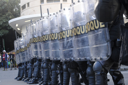 Три фаната получили более 20 лет тюрьмы за убийство болельщика унитазом