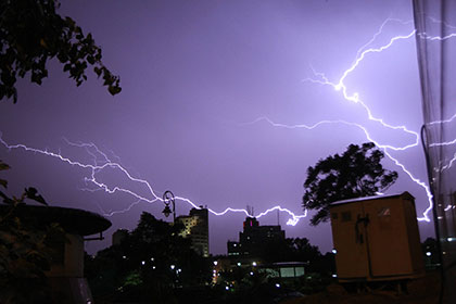 В Индии молния убила 23 человека