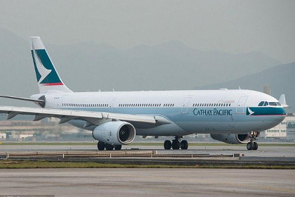 Пассажирский самолет экстренно приземлился на Бали из-за возгорания двигателя