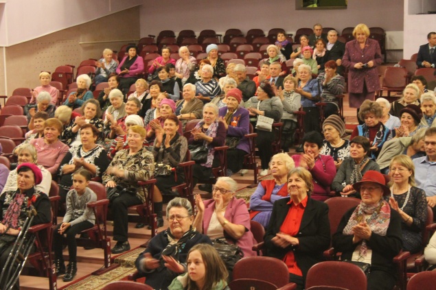 Ветеранов АГК поздравили в городском Дворце культуры