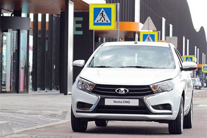 «АвтоВАЗ» представил двухтопливную Lada Vesta CNG