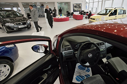 Продажи легковушек в России упали на 30 процентов