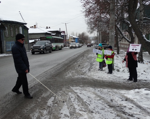 Ачинские Госавтоинспекторы и школьники провели акцию «Белая трость»