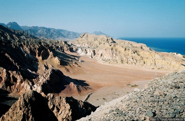 В результате взрыва в Северном Синае погибли шесть человек