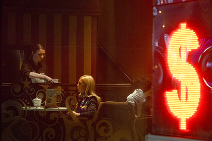 Курс доллара приблизился к 68 рублям