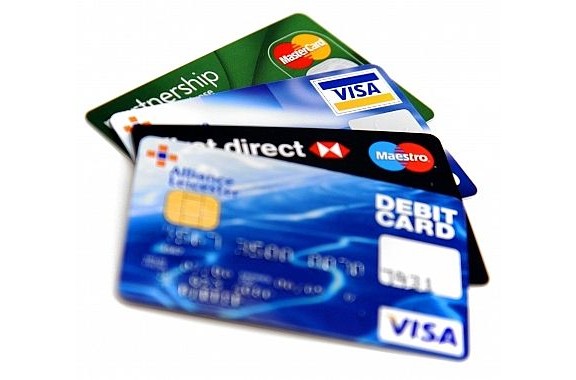 Жительница Ачинска предстанет перед судом за кражу денег с банковской карты