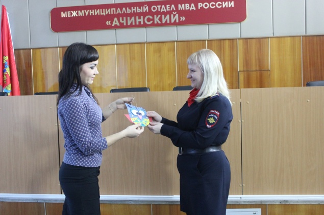 Полицейские выставили на аукцион детские новогодние игрушки