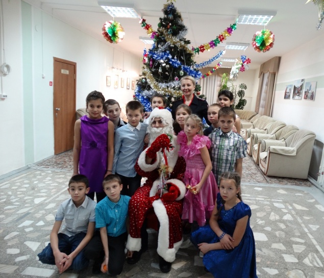 Воспитанники детского дома № 1 в Ачинске написали новогодние письма безопасности