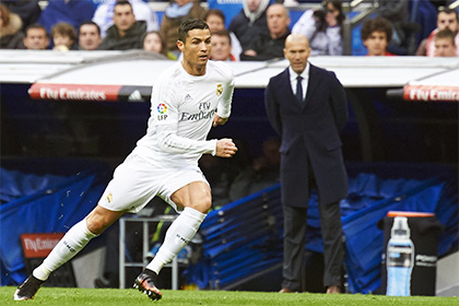 Зидан победил Роналду в соревновании по исполнению штрафных ударов